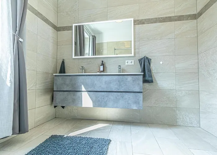 Sweet 2br & 1lr Apartment, Around Donaustadt *