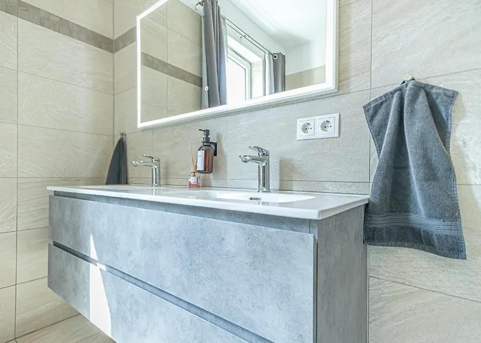 Sweet 2br & 1lr Apartment, Around Donaustadt Βιέννη